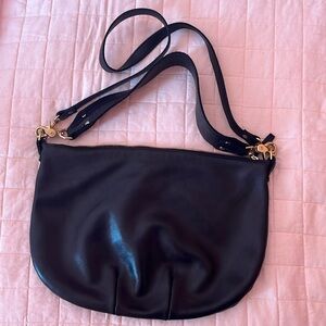 Clare V Moyen Messenger smooth black leather crossbody shoulder bag